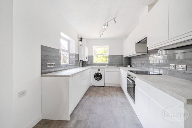 4, Hale Place, Farnham photo 3