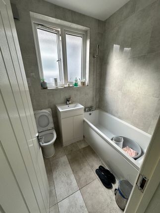 16 Lamerton Road, Lamerton Road, Ilford photo 2