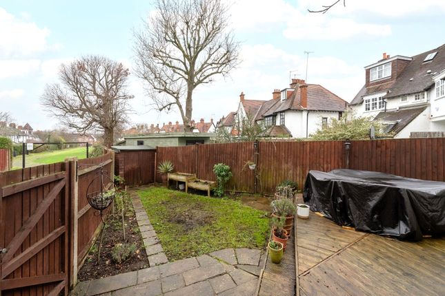 204, Pitshanger Lane, London photo 5