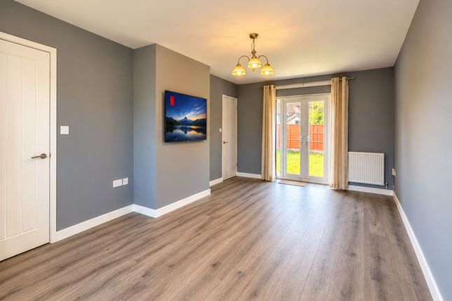 20 Grasmere Avenue, Burnley photo 2