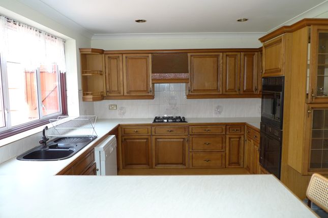 19, Stoneleigh Park Road, Epsom photo 2