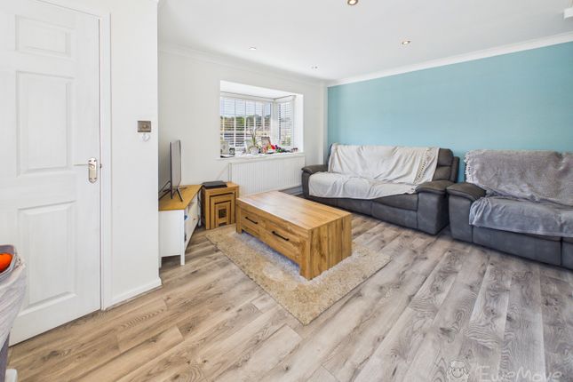 1, Grasmere Close, Bordon photo 4