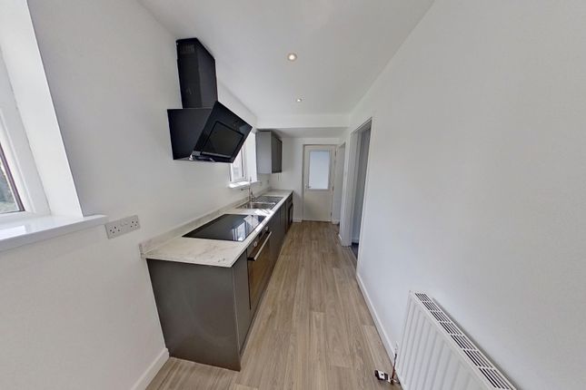 6, Ashbourne Avenue, Bradford photo 3