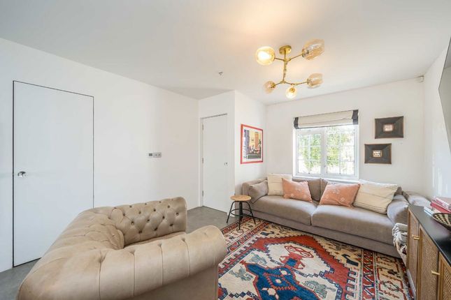 8, Sunmead Road, Sunbury-On-Thames photo 4