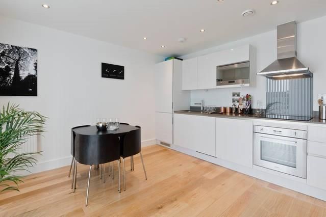 Flat to rent in Underhill Gardens, Ealing