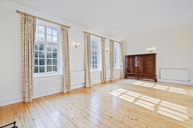 18, New Road, Esher photo 4