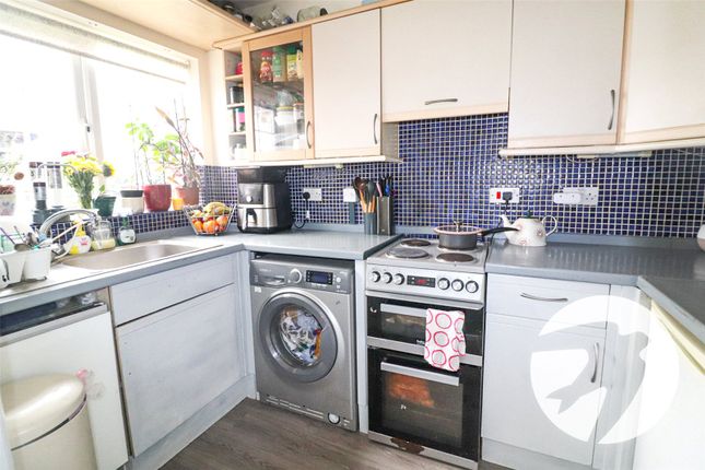 32, Guild Road, Erith photo 4