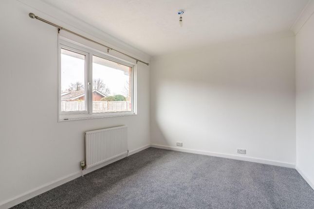 Bungalow to rent in Furners Mead, Henfield