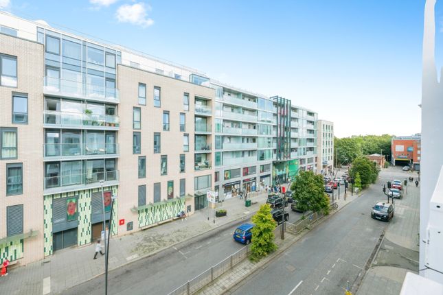 1-bed flat on Flat 55/Hudson House, Station Approach, Epsom, £220,000