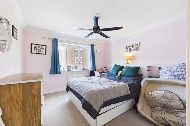 1 Timber Hill Road, Caterham photo 4