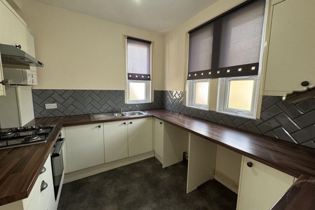 FFF Flat 2 3, Elmsleigh Park, Paignton photo 4
