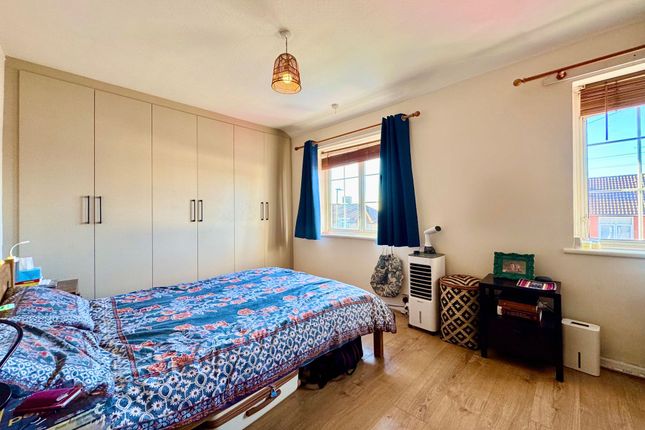 34 Edrick Road, Edgware photo 3