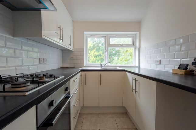 100, Lancaster Avenue, Slough photo 3