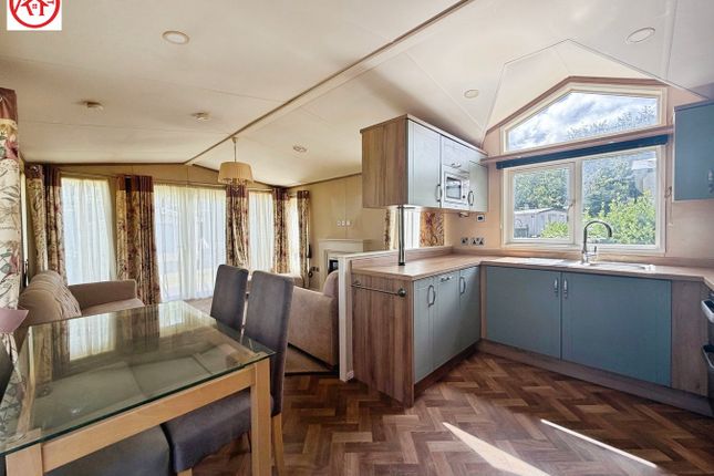 11 Berkeley Square, Retreat Caravan Park, Burnham-on-Sea photo 4