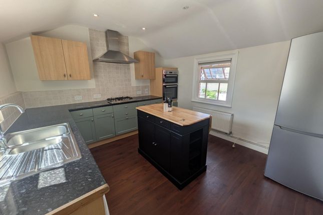 Upper Flat, 8, Birkheads Road, Reigate photo 2
