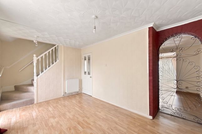 16, The Bryn, Caerphilly photo 4