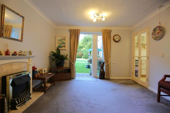 9 Redwood Court, Epsom Road, Ewell photo 3