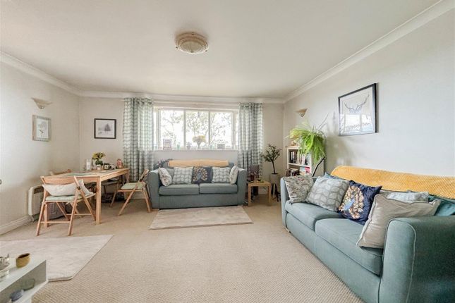 Flat 40, Petticrow Quays, Belvedere Road, Burnham-On-Crouch photo 3