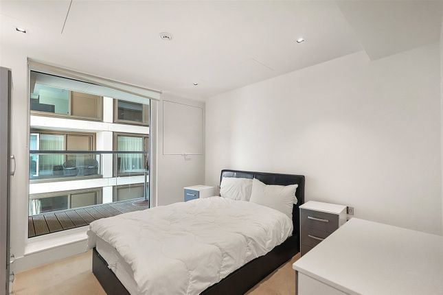 Flat to rent in Trinity House, 377 Kensington High Street