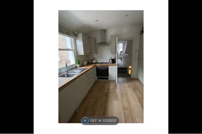 B, London photo 3