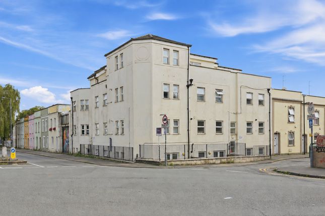Flat 2, Abi Clay Court, Bristol photo 2