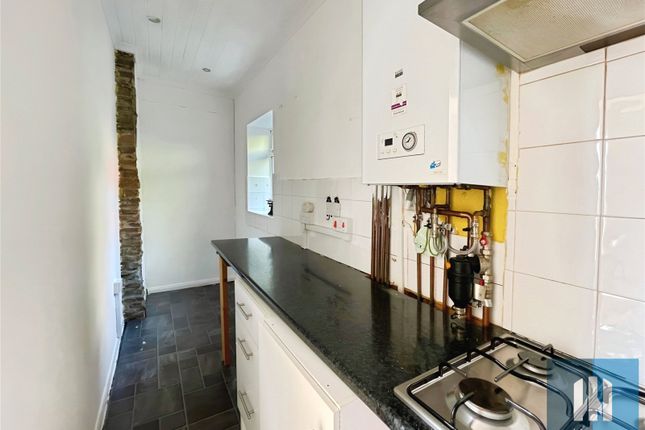 15, Cowcliffe Hill Road, Huddersfield photo 3