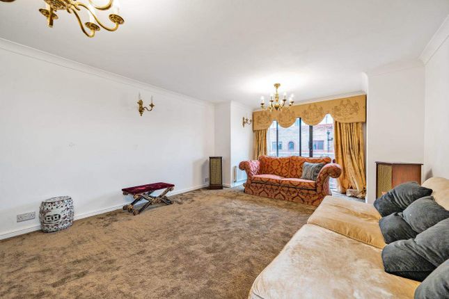 Flat for sale in William Morris Way, London