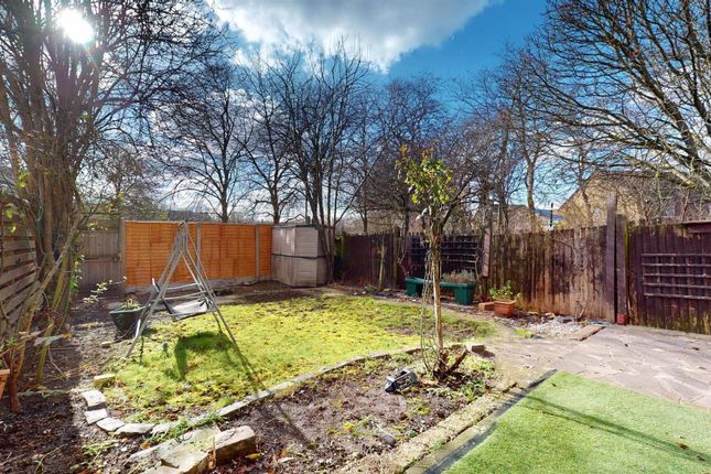 12, Parry Avenue, London photo 2
