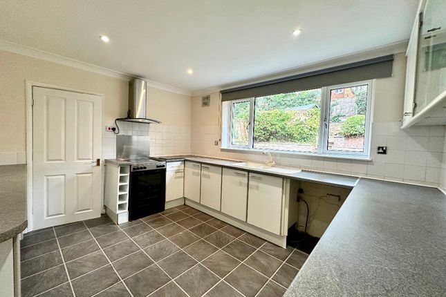 9 Redcar Road, Romford photo 3
