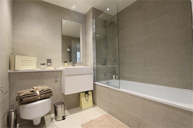 Cribb Lodge, 20 Love Lane, London photo 5