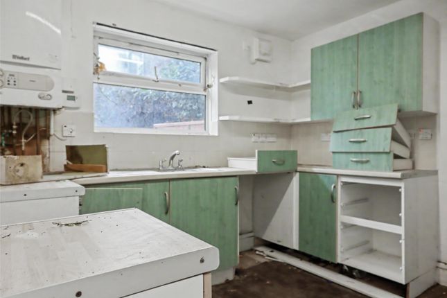 30 Flat A, Corrance Road, London photo 4