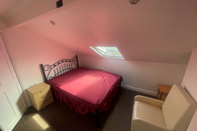 Flat to rent in Sugar Well Court, Meanwood Road, Leeds