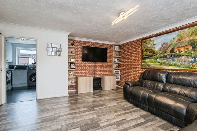 41, Ravenwood Drive, Manchester photo 3