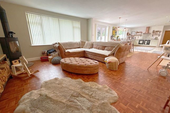 3, Magnolia Close, Leicester photo 4