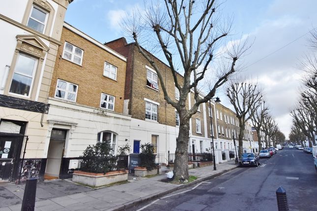Flat for sale in Caledonian Rd, Islington