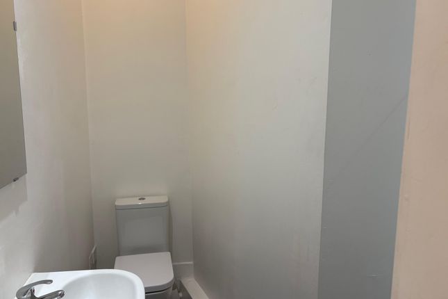 483 Rayners Lane,, Rayners Lane, Pinner photo 4