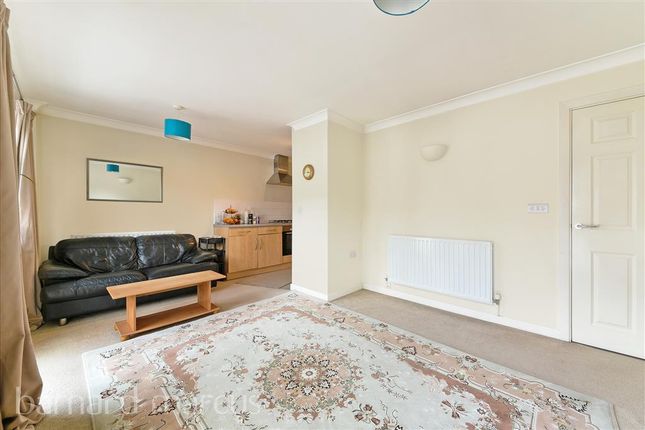 Flat to rent in St. Andrews Road, Croydon