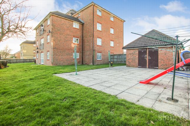 Thumbnail Flat for sale in College Way, Hayes