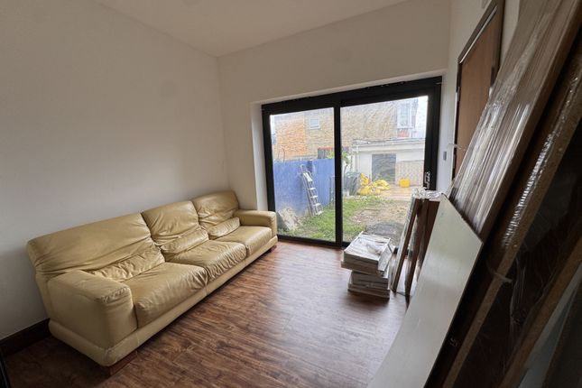Room 1, 49, The Drive, London photo 4