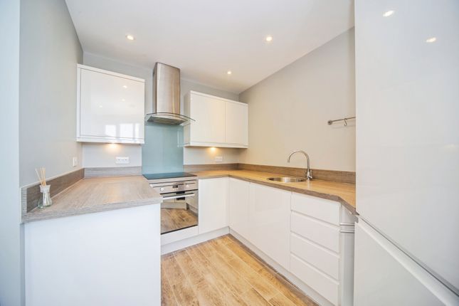 Flat 14, Kingsbury House,, Kingsbury Road, Hampshire photo 2