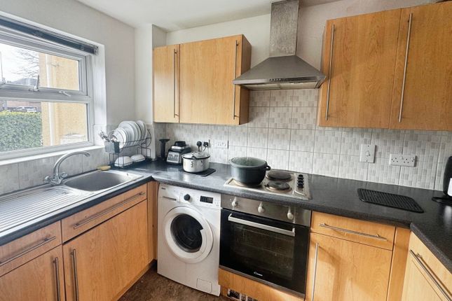 304, Whitehall Road, Leeds photo 2
