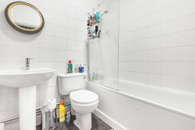 Flat 3, 240a, Merton High Street, London photo 4