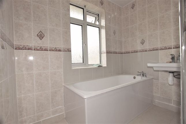 29, Longmead Road, Hayes photo 4