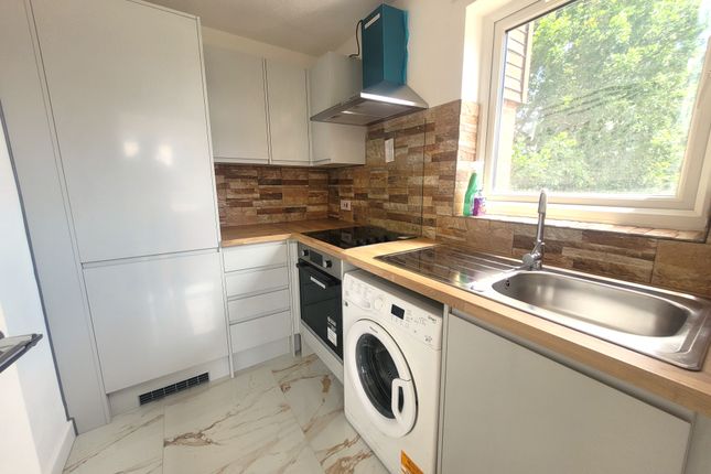 39, SLOUGH photo 2