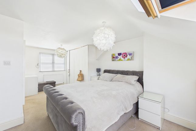 90 Station Road, Horsham photo 4