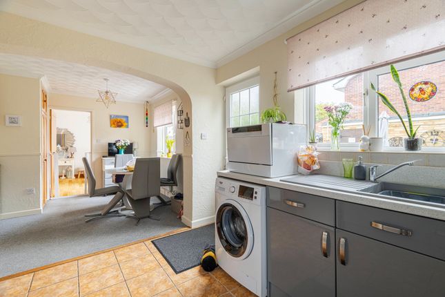 2 Wenhaston Way, Lowestoft photo 4