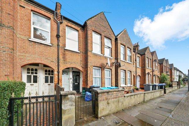 Flat for sale in Chapter Road, Willesden
