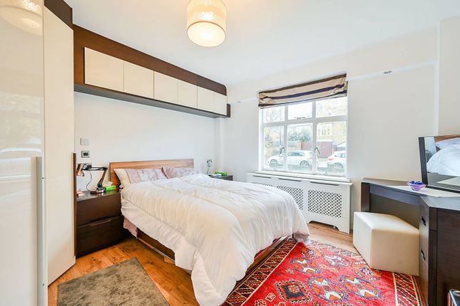 Flat to rent in Wellesley Road, Chiswick, London