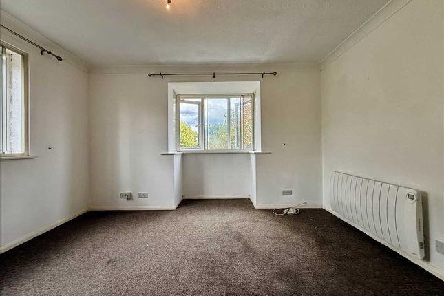 63, Dutch Barn Close, Stanwell photo 4