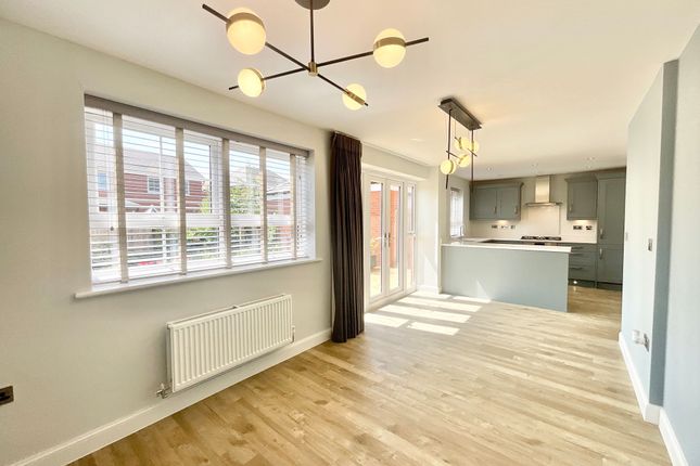 385 Marjoram Walk, Stafford photo 4